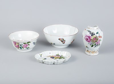 Lot 558 - A group of London decorated Chinese porcelain