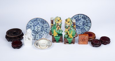 Lot 559 - Sundry Oriental and other ceramics