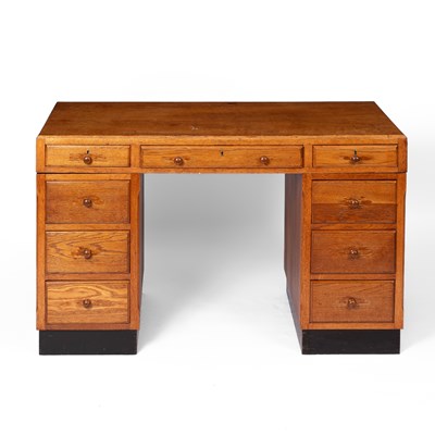 Lot 418 - An Art Deco pedestal desk