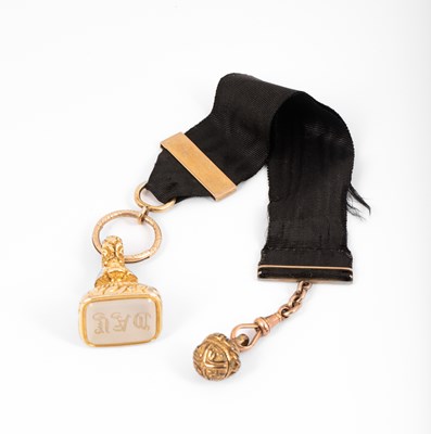 Lot 288 - A 19th Century yellow metal seal fob