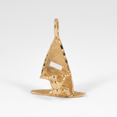 Lot 187 - A yellow metal pendant modelled as a windsurfer