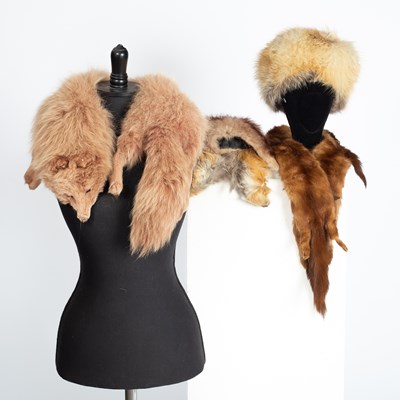 Lot 295 - A selection of vintage fur items