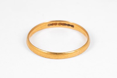 Lot 193 - A 22ct gold wedding band