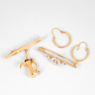 Lot 152 - A group of yellow metal jewellery