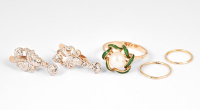 Lot 155 - A collection of yellow metal jewellery
