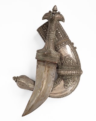 Lot 87 - A Yemen white metal clad dagger/Asib