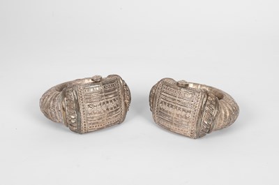 Lot 124 - A pair of Omani white enamel anklets