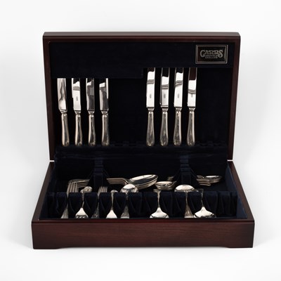 Lot 40 - A canteen of silver flatware
