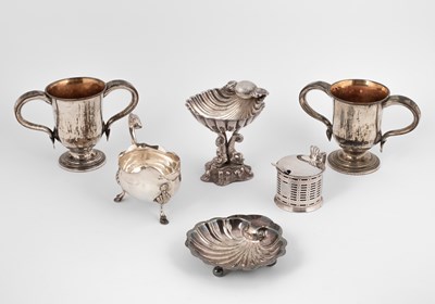 Lot 135 - A silver plated sweetmeat dish of shell form