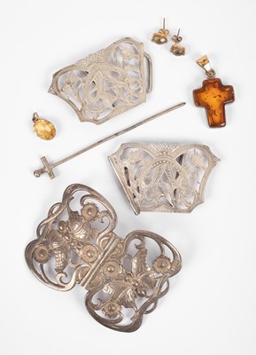 Lot 204 - A group of sundries