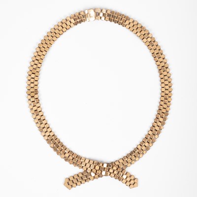 Lot 205 - A 9ct gold necklace