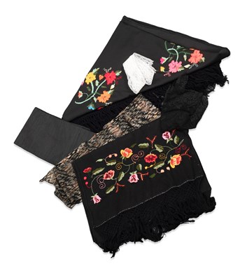 Lot 944 - Assorted Spanish scarves