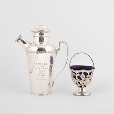 Lot 131 - A silver plated cocktail shaker