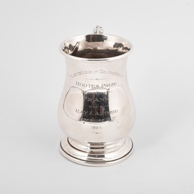 Lot 104 - A George III style silver mug