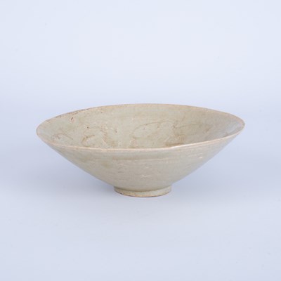 Lot 624 - A Chinese celadon glazed bowl
