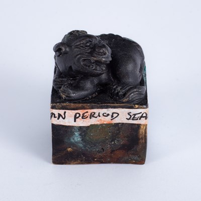 Lot 626 - A Chinese bronze seal