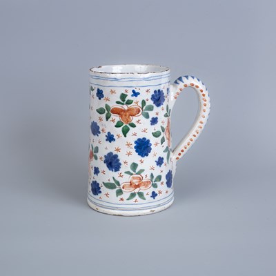Lot 724 - An English Delftware polychrome tankard