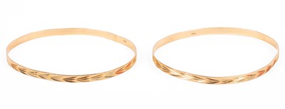 Lot 207 - A pair of 18k yellow gold bangles