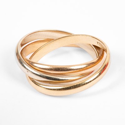 Lot 209 - An 18ct tri-colour gold Russian wedding ring