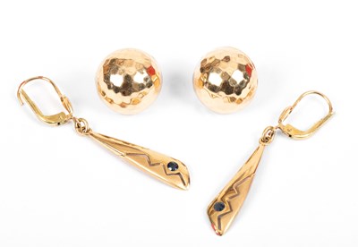 Lot 226 - A pair of 18ct yellow gold drop earrings