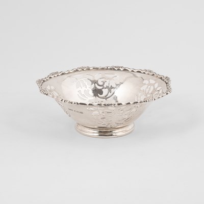 Lot 105 - A silver bonbon dish
