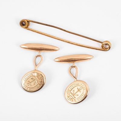 Lot 246 - A pair of 15ct yellow gold cufflinks