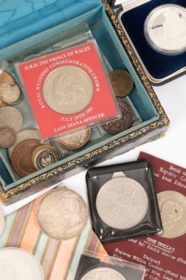 Lot 186 - A small quantity of world coins