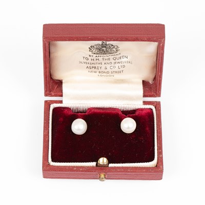 Lot 181 - A pair of pearl ear studs