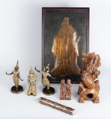 Lot 592 - A group of decorative Asian items