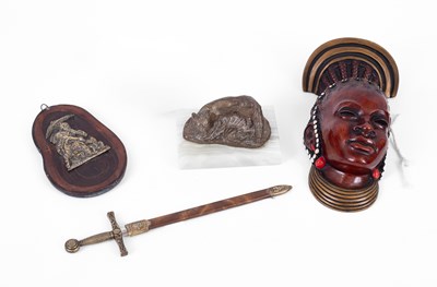Lot 379 - A group of sundries