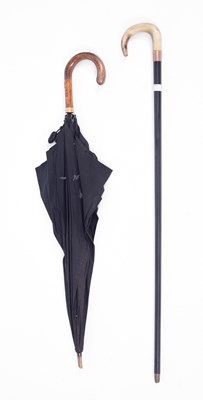 Lot 350 - A horn handled, 9ct gold mounted and ebony walking stick