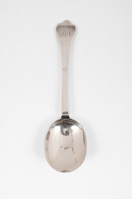 Lot 19 - A Charles II silver trefid dog nose spoon