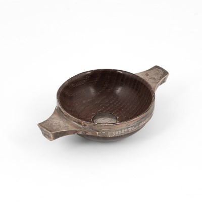 Lot 125 - A white metal mounted wooden quaich