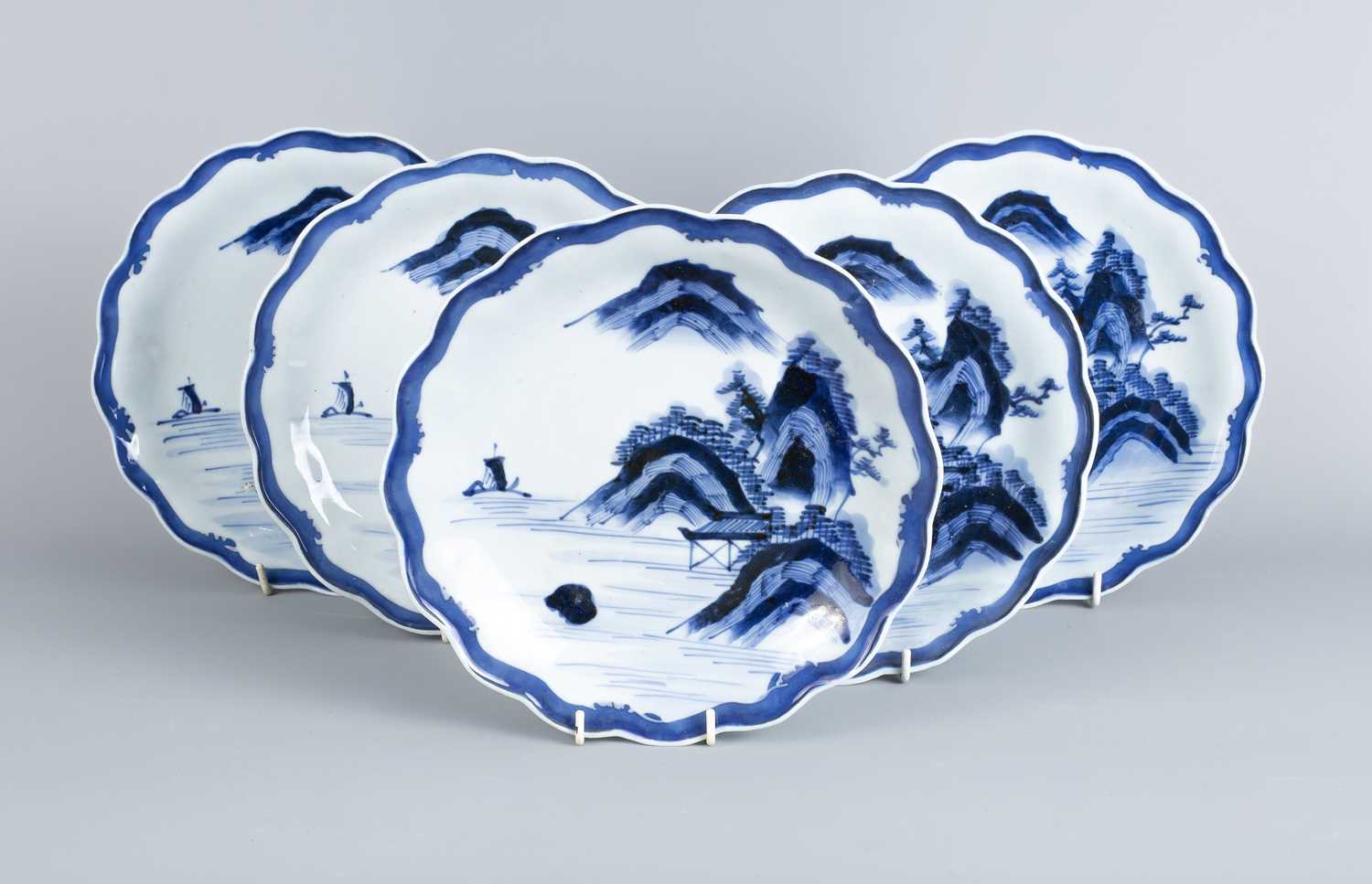 Lot 552 - A set of five Japanese blue and white plates