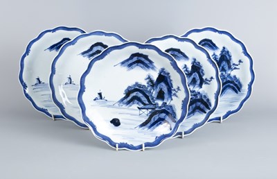 Lot 552 - A set of five Japanese blue and white plates