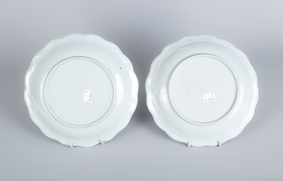 Lot 552 - A set of five Japanese blue and white plates