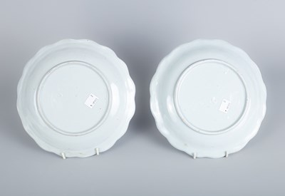 Lot 552 - A set of five Japanese blue and white plates