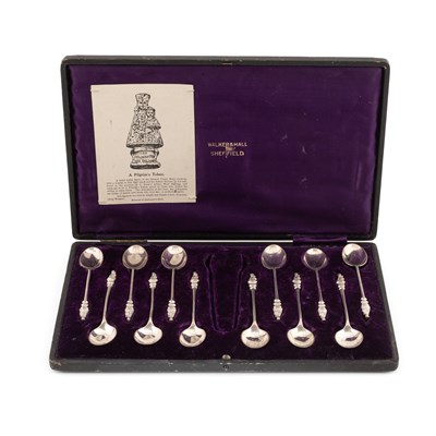 Lot 72 - A set of twelve silver coffee spoons