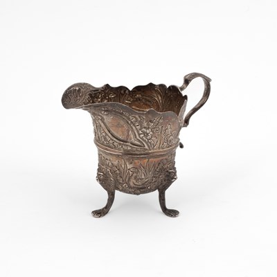 Lot 76 - An Irish silver jug
