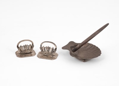 Lot 78 - A sterling silver pen stand