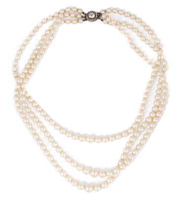 Lot 152 - A three strand cultured pearl necklace