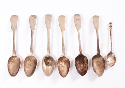 Lot 174 - A matched set of six silver teaspoons