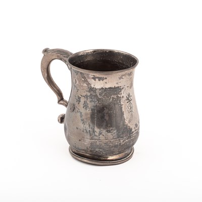 Lot 161 - An Irish silver mug