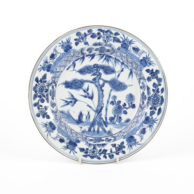 Lot 185 - A Chinese blue and white circular dish