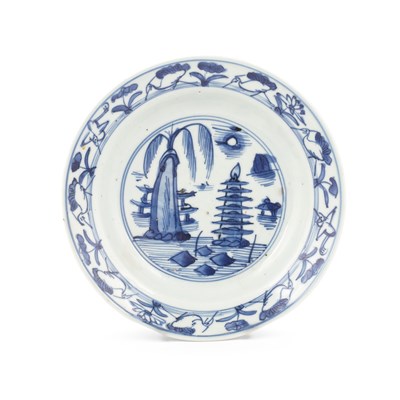 Lot 187 - A Chinese blue and white circular dish