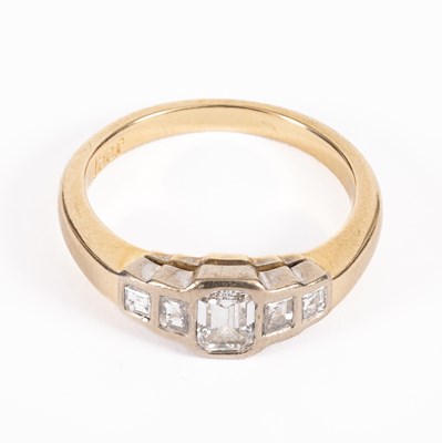 Lot 44 - A yellow metal and diamond five stone ring