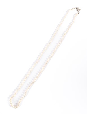 Lot 48 - A single strand cultured pearl necklace