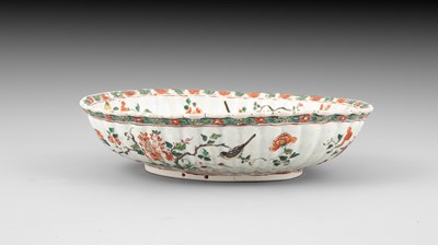 Lot 293 - A Chinese famille verte oval moulded basin