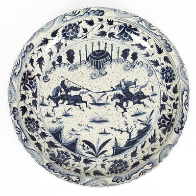 Lot 237 - A Chinese Ming style blue and white charger