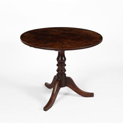 Lot 828 - A Victorian figured oak tripod table